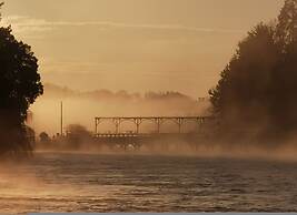 River Cabin With Mooring - From 250 Per Night