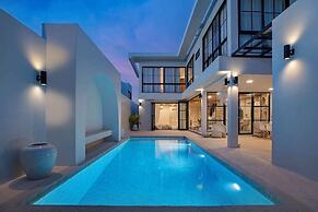 Mediterranean-Asian 3BR Villa Cristina