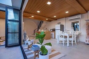 Mediterranean-Asian 3BR Villa Cristina