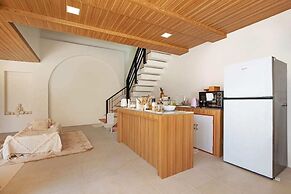 Mediterranean-Asian 3BR Villa Cristina