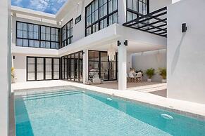 Mediterranean-Asian 3BR Villa Cristina