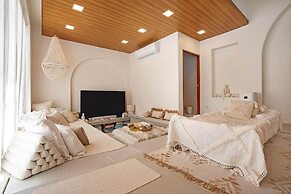 Mediterranean-Asian 3BR Villa Cristina