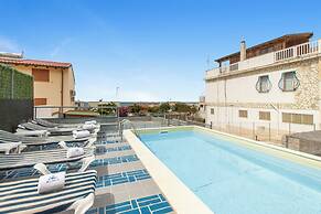 Alcamo Pool House Red
