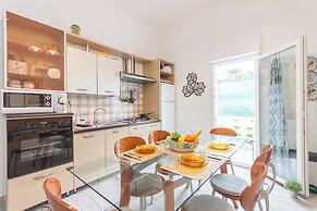 Alcamo Pool House Red