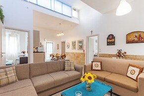 Alcamo Pool House Red