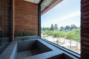 Hound Hotel Daecheon