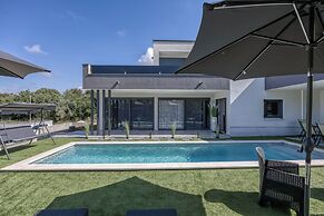 Villa Samara with Pool