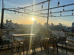 Boo HOSTEL Wifi Free and Rooftop Retreat