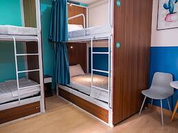 Boo HOSTEL Wifi Free and Rooftop Retreat