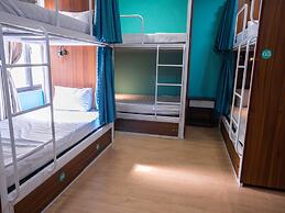 Boo HOSTEL Wifi Free and Rooftop Retreat