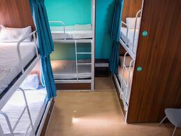 Boo HOSTEL Wifi Free and Rooftop Retreat