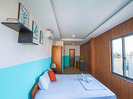 Boo HOSTEL Wifi Free and Rooftop Retreat