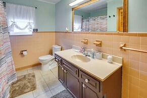 2 Mi to Town: Rustic East Tennessee Home!