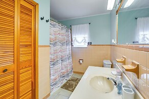 2 Mi to Town: Rustic East Tennessee Home!