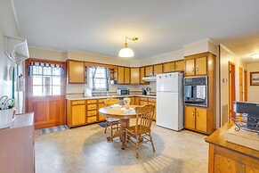 2 Mi to Town: Rustic East Tennessee Home!