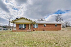 2 Mi to Town: Rustic East Tennessee Home!