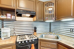 Peaceful Ranch Getaway w/ Deck in Red Bluff!