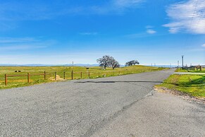 Peaceful Ranch Getaway w/ Deck in Red Bluff!
