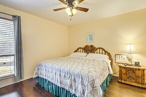 17 Mi to Dtwn Memphis: Townhome w/ Fenced Yard!