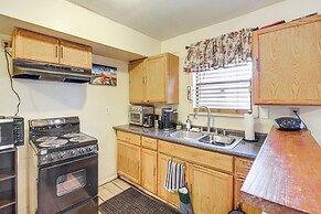 17 Mi to Dtwn Memphis: Townhome w/ Fenced Yard!