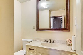 17 Mi to Dtwn Memphis: Townhome w/ Fenced Yard!