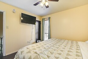 17 Mi to Dtwn Memphis: Townhome w/ Fenced Yard!