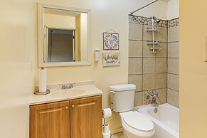 17 Mi to Dtwn Memphis: Townhome w/ Fenced Yard!