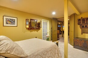 6 Mi to Dtwn: Portland Area Urban Oasis