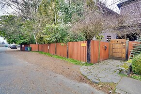 6 Mi to Dtwn: Portland Area Urban Oasis