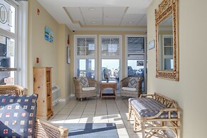 Walk to Main St: Condo w/ Pool Access in Crisfield