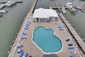 Walk to Main St: Condo w/ Pool Access in Crisfield