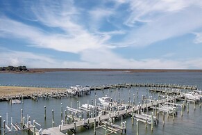 Walk to Main St: Condo w/ Pool Access in Crisfield