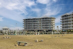 Walk to Main St: Condo w/ Pool Access in Crisfield