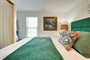 Walk to Eats: Mtn-view Hammondsport Hideaway!