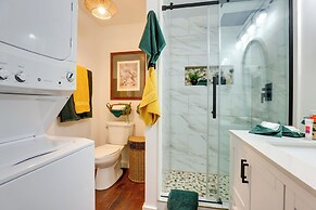 Walk to Eats: Mtn-view Hammondsport Hideaway!