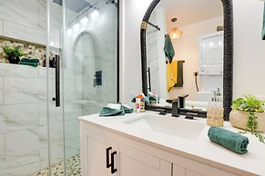 Walk to Eats: Mtn-view Hammondsport Hideaway!