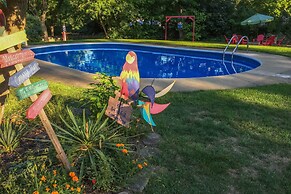 Walk to Eats: Mtn-view Hammondsport Hideaway!