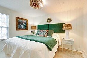 Walk to Eats: Mtn-view Hammondsport Hideaway!