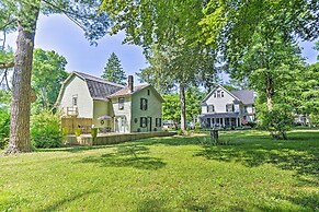 Walk to Eats: Mtn-view Hammondsport Hideaway!