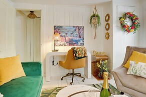 Walk to Eats: Mtn-view Hammondsport Hideaway!