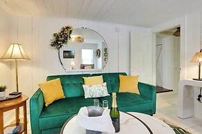 Walk to Eats: Mtn-view Hammondsport Hideaway!