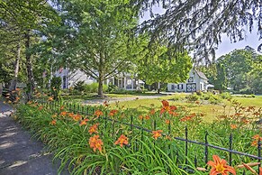 Walk to Eats: Mtn-view Hammondsport Hideaway!