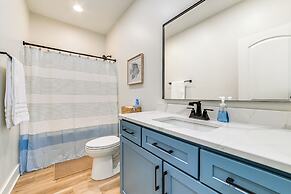 Lake View + Deck: Group Getaway in Grand Rivers!