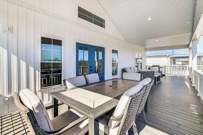 Lake View + Deck: Group Getaway in Grand Rivers!