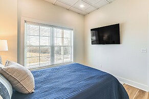 Lake View + Deck: Group Getaway in Grand Rivers!