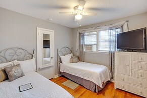 2 Mi to Downtown Columbia: Home w/ Theater Room!