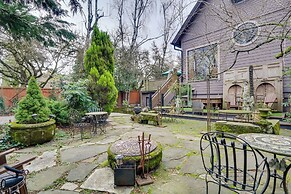 6 Mi to Dtwn Portland: Historic Apt Near Trails!