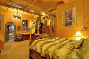 6 Mi to Dtwn Portland: Historic Apt Near Trails!