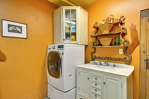 6 Mi to Dtwn Portland: Historic Apt Near Trails!