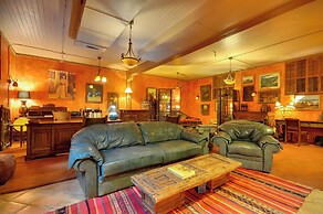 6 Mi to Dtwn Portland: Historic Apt Near Trails!